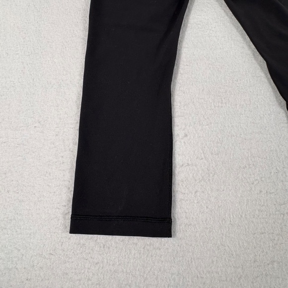 Lululemon Women's Cropped Leggings Size 6 with 21" Inseam in Black - Picture 11 of 13